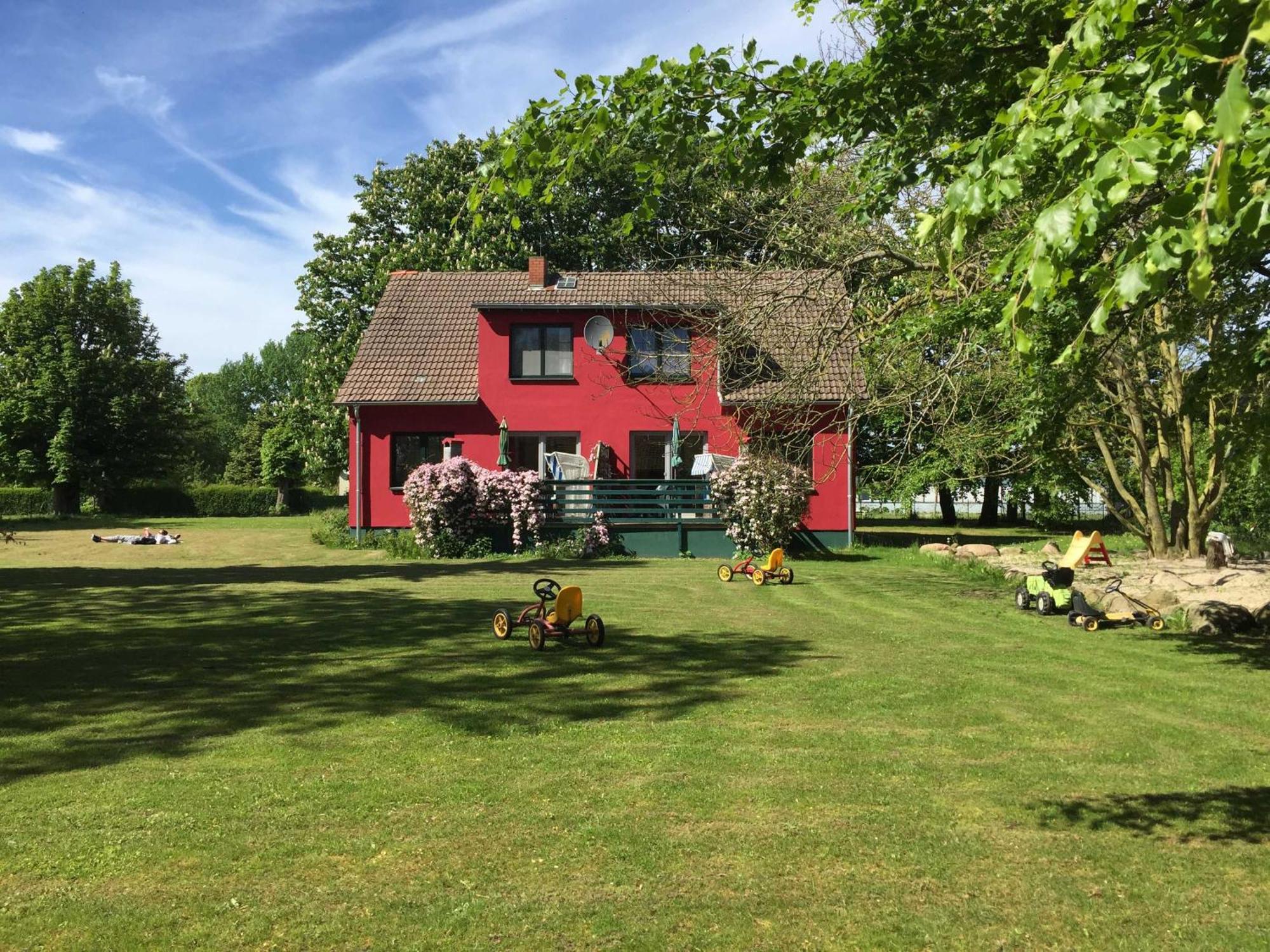 Ferienhaus 1 _ Ferien im Gutspark Mattchow Exterior foto